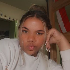 Meet your Posher, Francesca